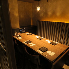 【テーブル席：6名様までご利用可能】どのお席も広々とした空間で周りを気にすることなく宴会をお楽しみ頂けます！最大24名様までのご宴会も対応可能ですので、ご希望の際にはぜひご予約、お問合せ下さいませ！女子会に人気のサプライズのケーキも手配もお承り致しますので、是非お気軽にご相談下さいませ！予約受付中！！