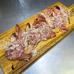 ハム3種の盛り合わせ（ハモンセラーノ生ハム/フランス産サラミ/自家製鶏ハム）