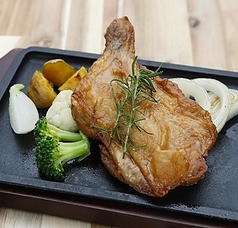 骨付きチキンのコンフィ
