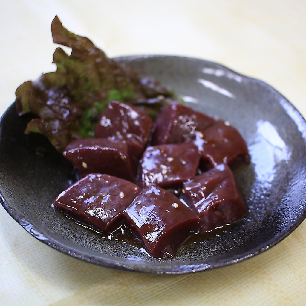 牛レバーは厚切りでもやわらかい肉質と濃厚な味わいで旨味もたっぷり♪暑い時期、女性にもにもお勧め