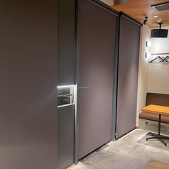 ご希望であれば、ロールスクリーン設置で完全に外から見えなくも出来ます！