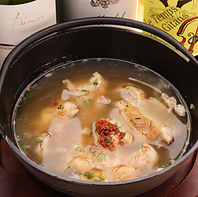 ファミリーにも人気◎炊き豚足など多彩な逸品を用意