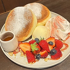 【季節限定】 イチゴたっぷりパンケーキ