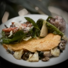 ポルチーニ茸とカマンベールチーズの白ワインオムレツ