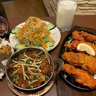 多彩な料理を組み合わせた満足度の高いセットメニュー