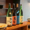 【様々なお酒取り揃えております】美人女将が全国各地より厳選した日本酒、焼酎を多数ご用意しております。中には他のお店では置いていない珍しいお酒も…！お料理に合わせてお酒のご提案もできますのでお気軽にお声がけください♪