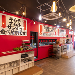 オーダーから会計まで完全セルフ式を採用！次は何飲む？！何食べる？？！仲間で相談が楽しい♪