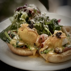 九州産小麦の無添加バンズのエッグベネディクト