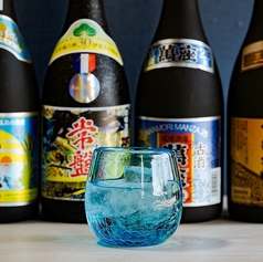 泡盛やビールが進む。沖縄名物おつまみと料理で満喫♪