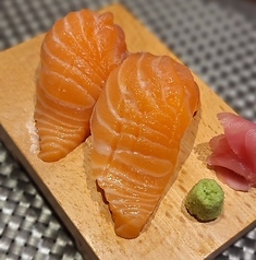 まぐろ、サーモン、エビ　各