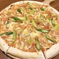 料理メニュー写真&nbsp;桜海老とアスパラの和風ピザ 味噌仕立て