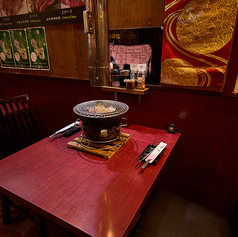 炭火焼肉 金の家 新宿本店の雰囲気3