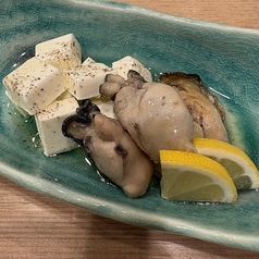 クリームチーズと牡蠣のオリーブ漬