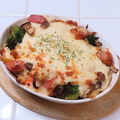 料理メニュー写真 きのことゴロゴロベーコンのグラタン