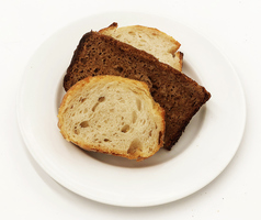 ヨーグルト酵母のもっちりパンと黒パン