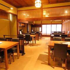 大人数でのイベントや特別なパーティーには、店舗貸切のご相談も承っております。2階席を活用した一体感のある宴会など、お客様のご要望や人数に合わせて柔軟に対応いたします。駅からのアクセスも抜群なため、遠方の方を招いての集まりにも便利。信州の銘酒と料理を主役にした贅沢な宴が叶います。