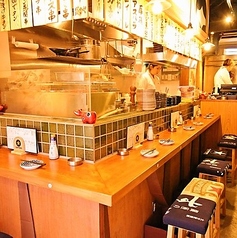 【お一人様でもカウンター席にどうぞ♪】自由が丘での忘新年会、歓送迎会など各種宴会をお探しなら☆牛タン専門　居酒屋　いろ葉自由が丘店へ☆お得な飲み放題付きコースや限定イベントも実施中♪牛タン専門店でしか味わえない逸品をお楽しみください♪