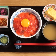 サーモンいくら丼定食
