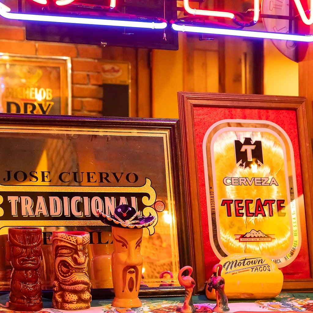 遊び心あふれる小物たちがお出迎え！賑やかな雰囲気の中でお食事いただけます◎ぜひお越しください。