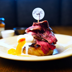 ミスジのローストビーフとポーチドエッグ