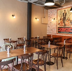 40名様からの貸切利用に対応しています!40名様規模の宴会なら、広々とした空間を贅沢に使ったプライベートパーティが可能◎プロジェクターも完備しており、結婚式の二次会や企業の歓送迎会など、映像演出を交えた特別な宴会にも最適です。お気軽にご相談を。