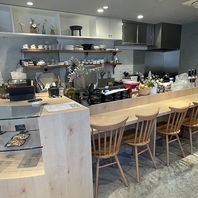 【綺麗で落ち着いた店内】