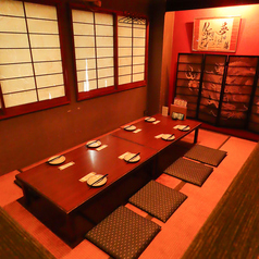 落ち着いた雰囲気の個室で、ゆったりとしたひとときをお過ごしいただけます。ご家族やご友人との食事、大切な接待や記念日にも最適な空間をご用意しております。周囲を気にせず、贅沢な時間をどうぞ。