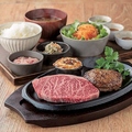 料理メニュー写真&nbsp;黒ハンバーグ&ロースステーキセット
