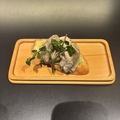 カキのコンフィ アボカドとココナッツのクリーム