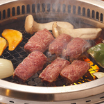 自慢の焼肉はもちろん、全10種類のアイスクリームやケーキ屋さん直売のロールケーキも選び放題です♪