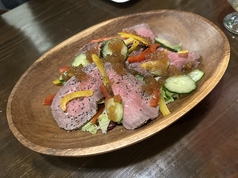 黒毛和牛のローストビーフサラダ