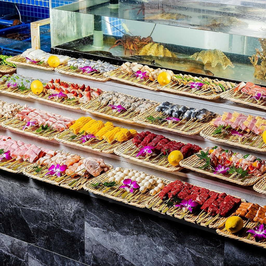 和牛や海鮮、野菜など約30種の串焼きが食べ放題！