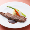 料理メニュー写真&nbsp;牛ロースのグリエ　ポテトのピュレと赤ワインソース添え
