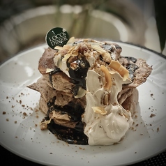 ビターチョコレート生地とビターチョコホイップのパンケーキ(レギュラーサイズ)