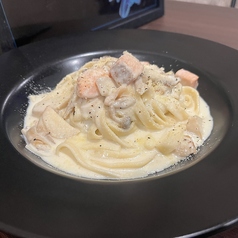サーモンときのこのレモンクリームソース