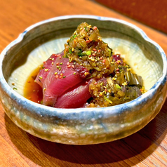 戻り鰹と焼き秋茄子のなすみぞれ和え