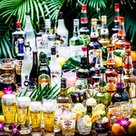トロピカルカクテルなど種類も豊富なドリンクは、飲み放題はビールをはじめ100種類以上！