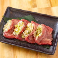 タンの歯ごたえとたっぷりのネギが堪らない葱包みタン◎
