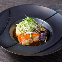 独創性溢れる遊び心満載のアラカルトを堪能！