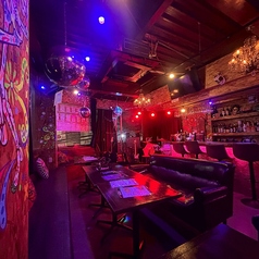 ゆったりとくつろげるテーブル席もございます♪