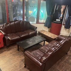 ゆったり過ごせるソファ席