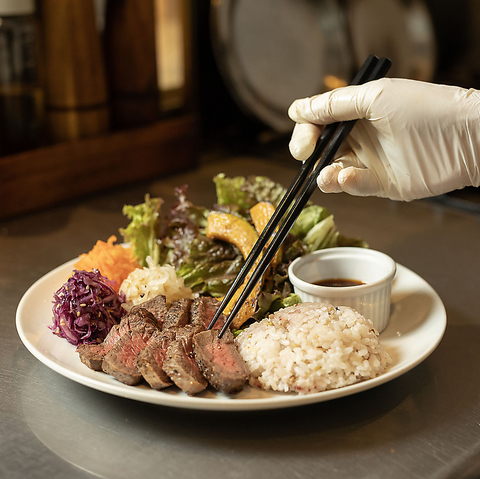 ≪ヘルシー志向の方必見≫肉や魚にたっぷり野菜のバランスを楽しめる健康カフェです◎