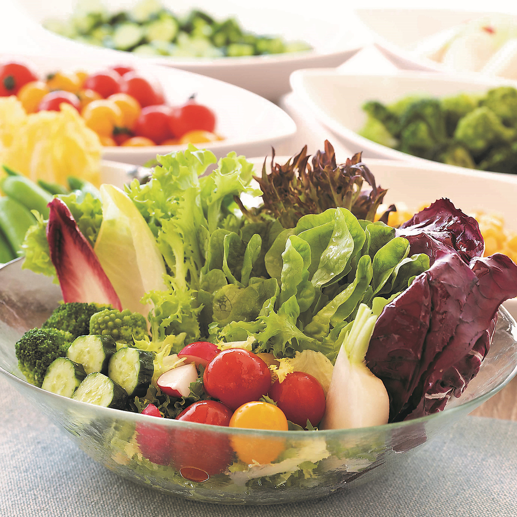 女性に人気のサラダバーもご用意！