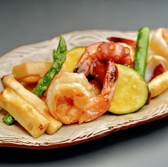 天然海老と旬野菜のバターソテー