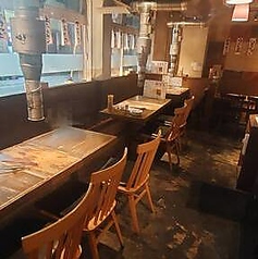 ワイワイお楽しみいただけるテーブル席