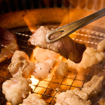 炭火焼肉 金の家 新宿本店の雰囲気1