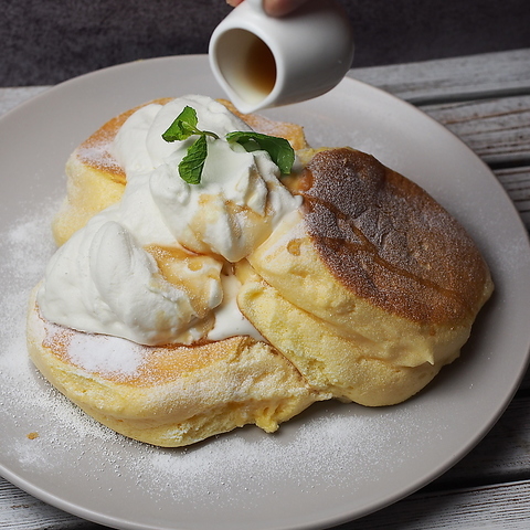 おいしいパンケーキとスムージー＆シェイク♪ランチはパスタ・カレーなどが人気◎