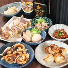 香ばしく焼き上げた熱々肉汁餃子と豊富なお酒で！