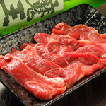 絶品ラムのモモ肉です。ラム肉のおいしさに箸が進み、ペロッといただけます♪930円(税抜)