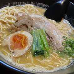 1番人気の鶏パイタン麺はコラーゲンたっぷり！